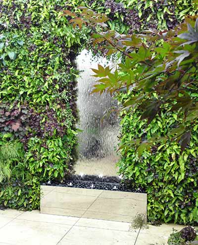 Stainless steel water wall with water streaming down