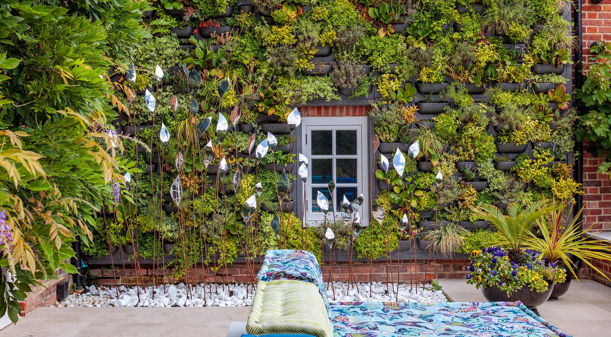 large bespoke quiver in contemporary garden terrace