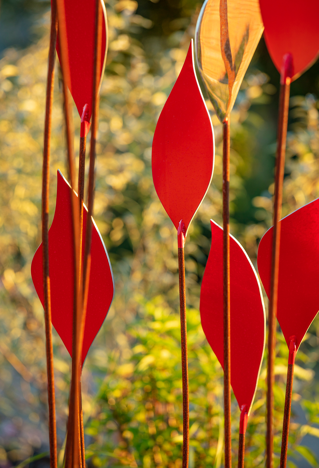 close up or red finish on quiver
