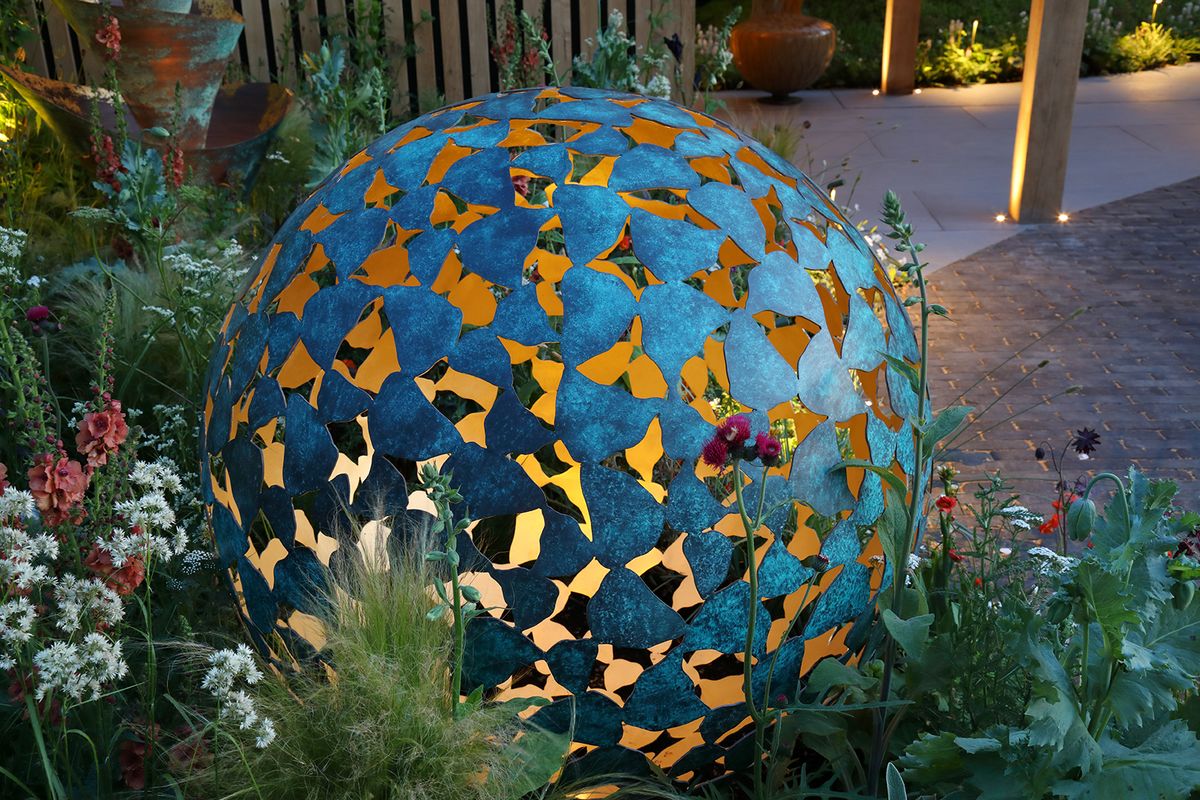 Mantle II in garden setting